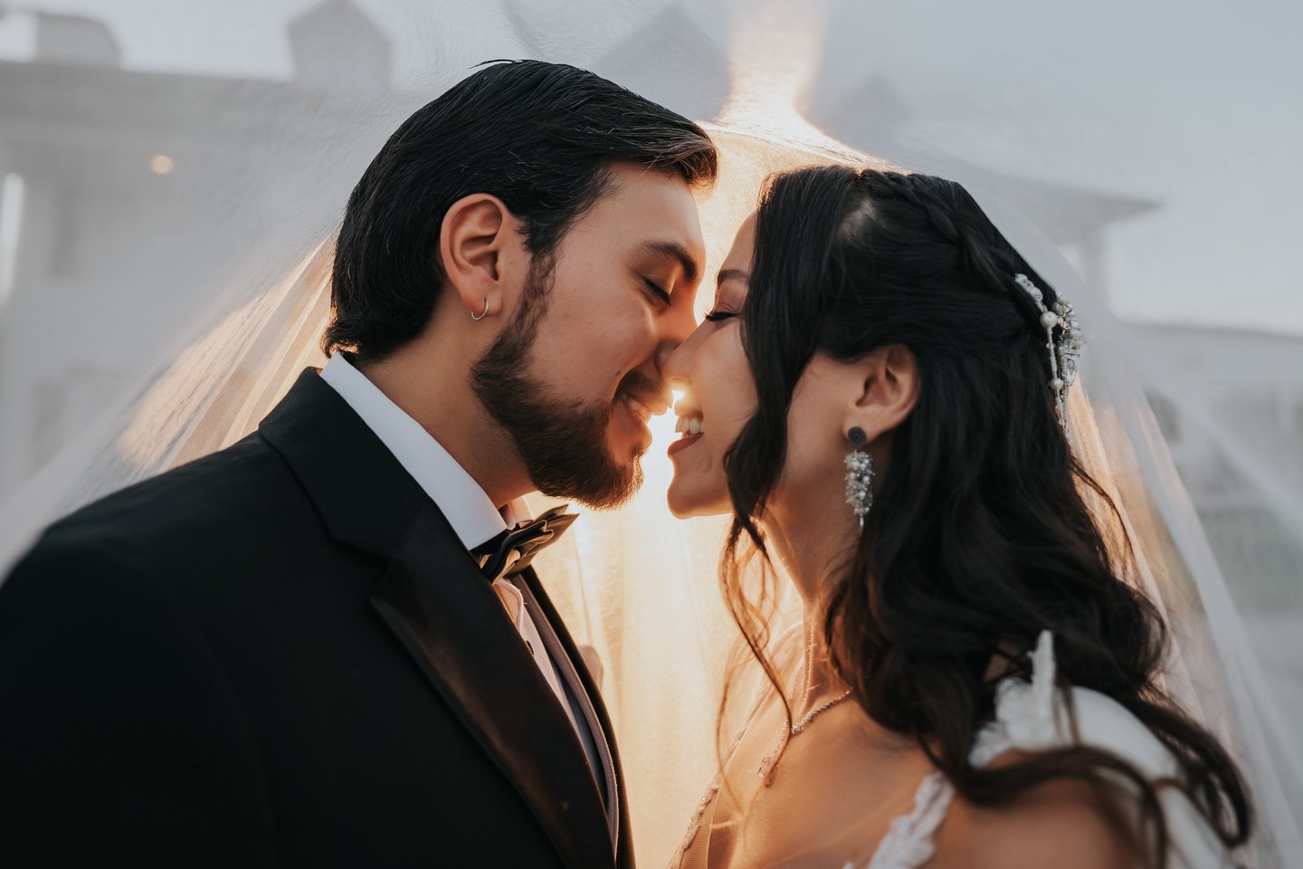 fotografía de novios besandose