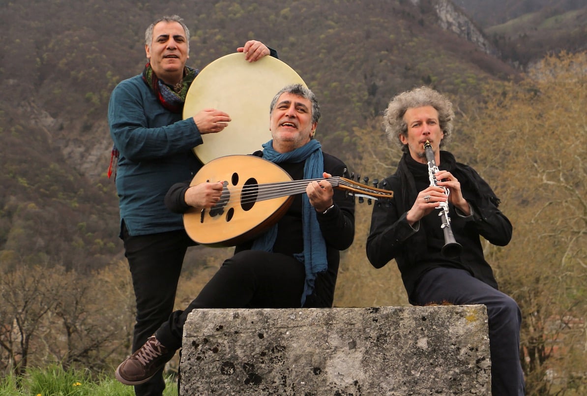 Le trio Bab Assalam, Khaled et Mohanad Aljaramani, Raphaël Vuillard
