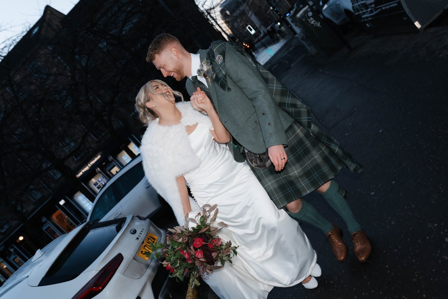 bride and groom in glasgow city center 
