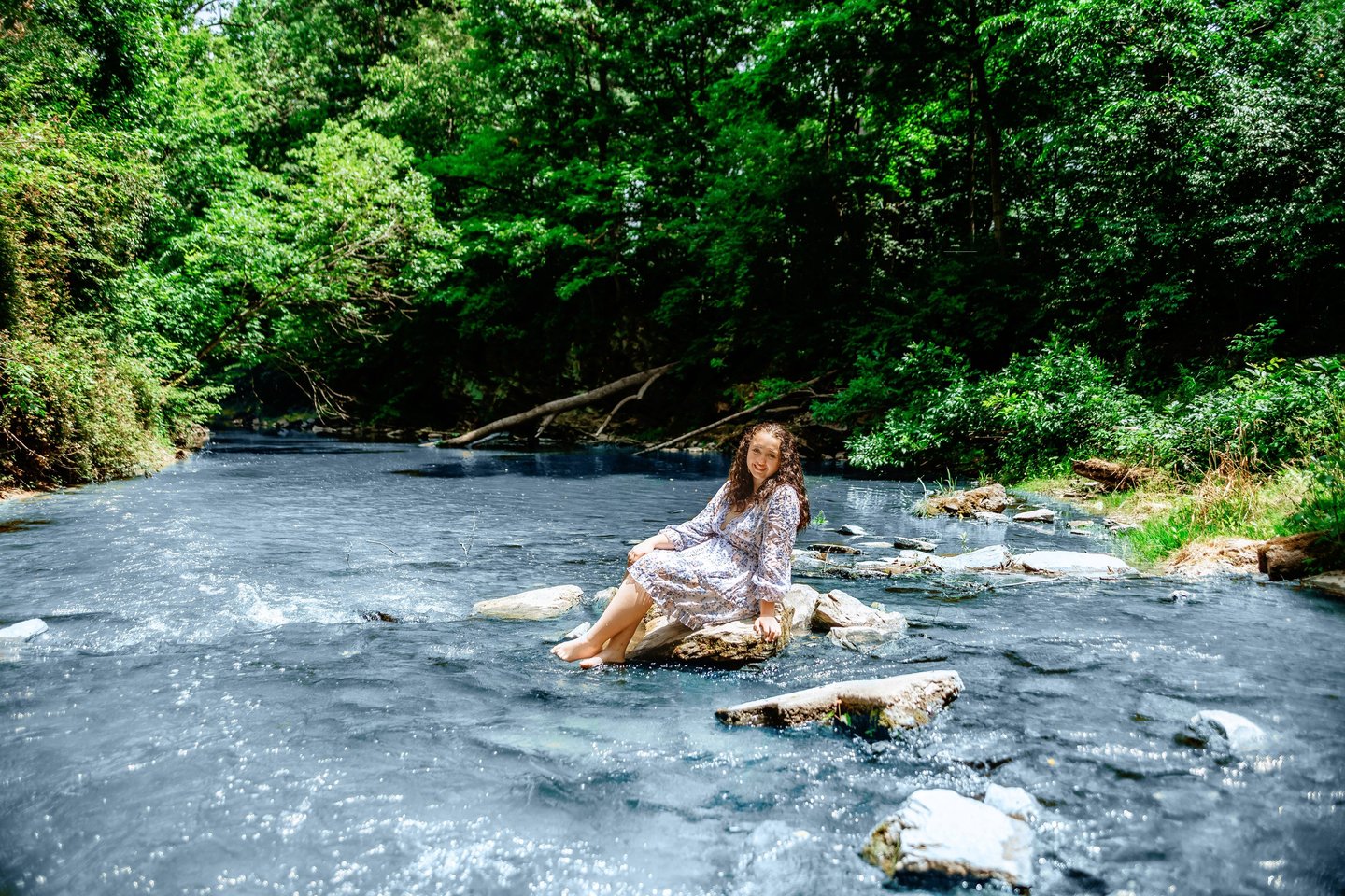 Central PA senior picture photographer. Senior pictures in a creek