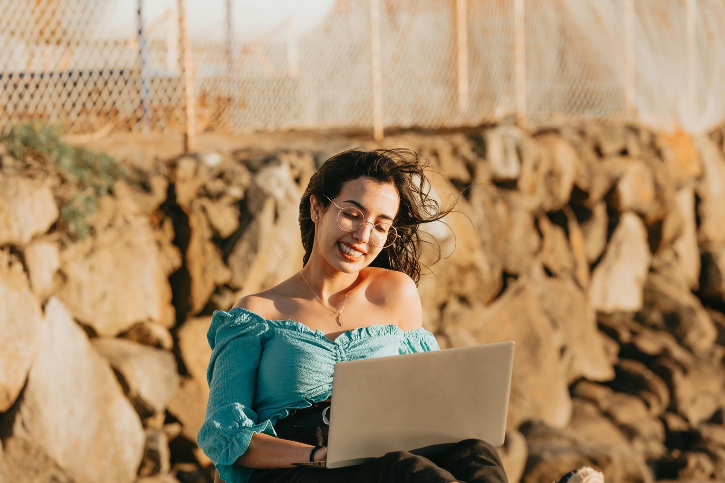 Woman Using a Laptop.Image by Ave Calvar Martinez (Pexels.com)