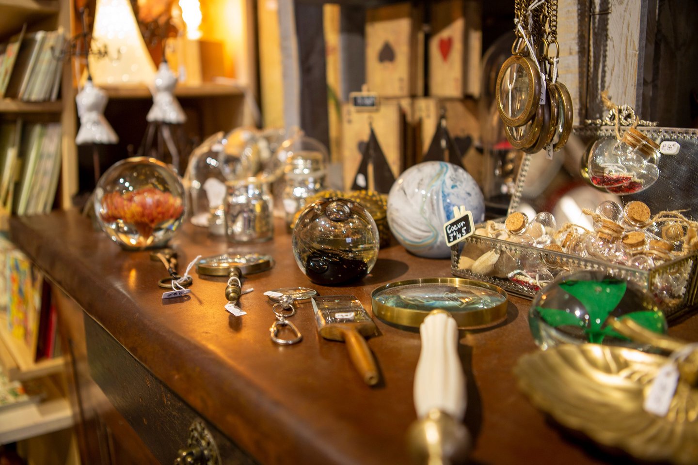 Idées cadeaux : sulfures, boules en verre, loupes...