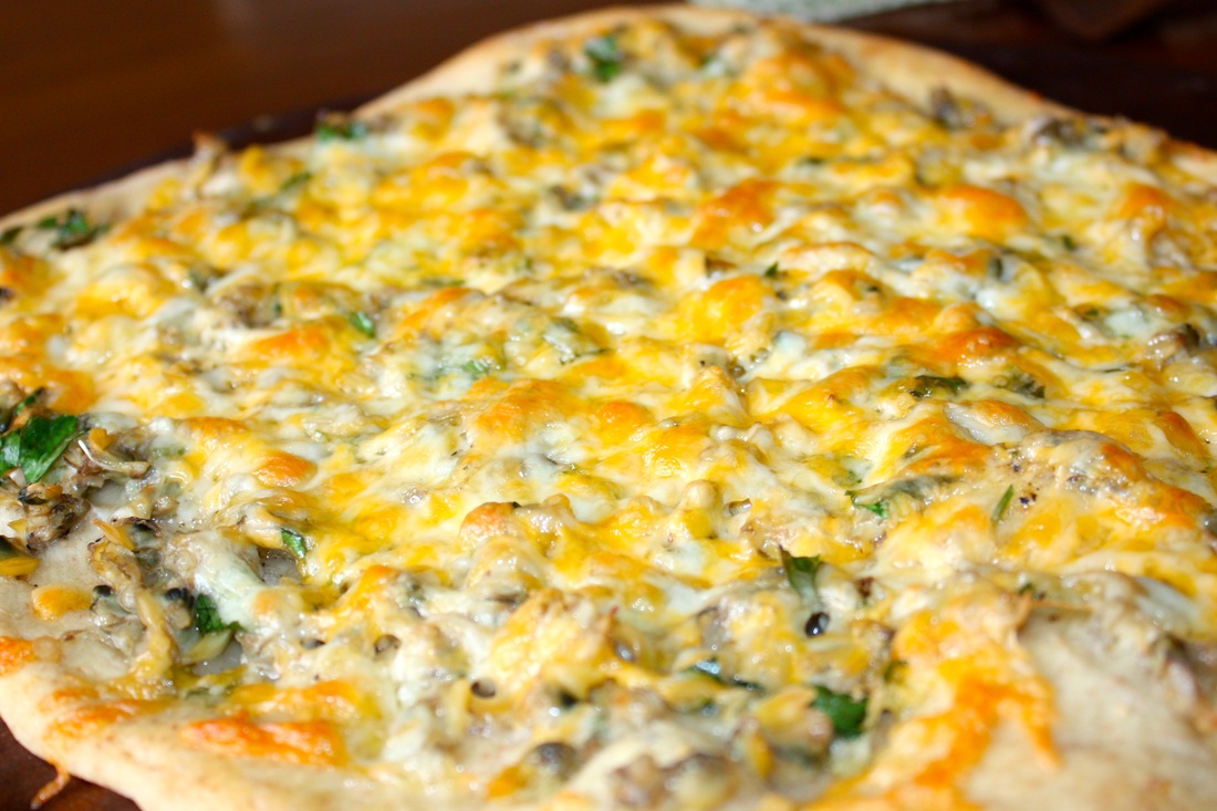 cheesy clam pizza