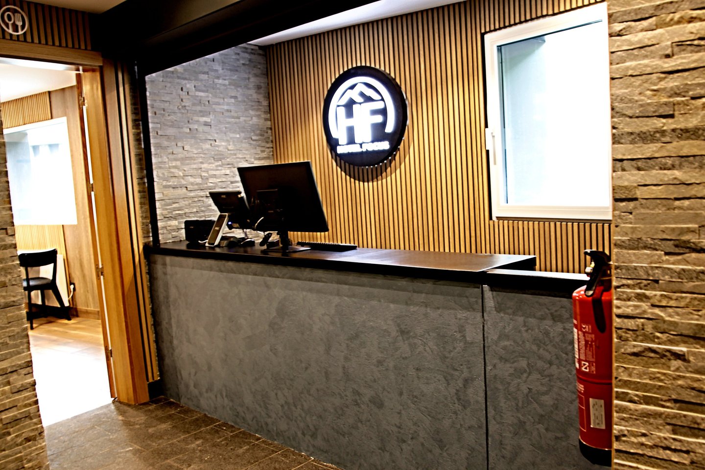 Recepción del Hotel Focus en el Pas de la Casa, Andorra. En los Pirineos