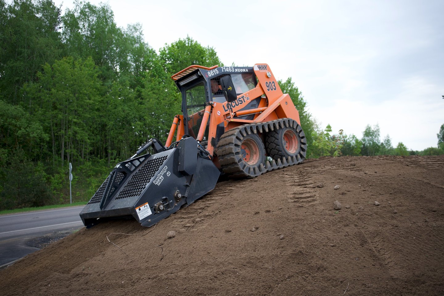 kiemai-lt-mechanizuotas-vejos-irengimas