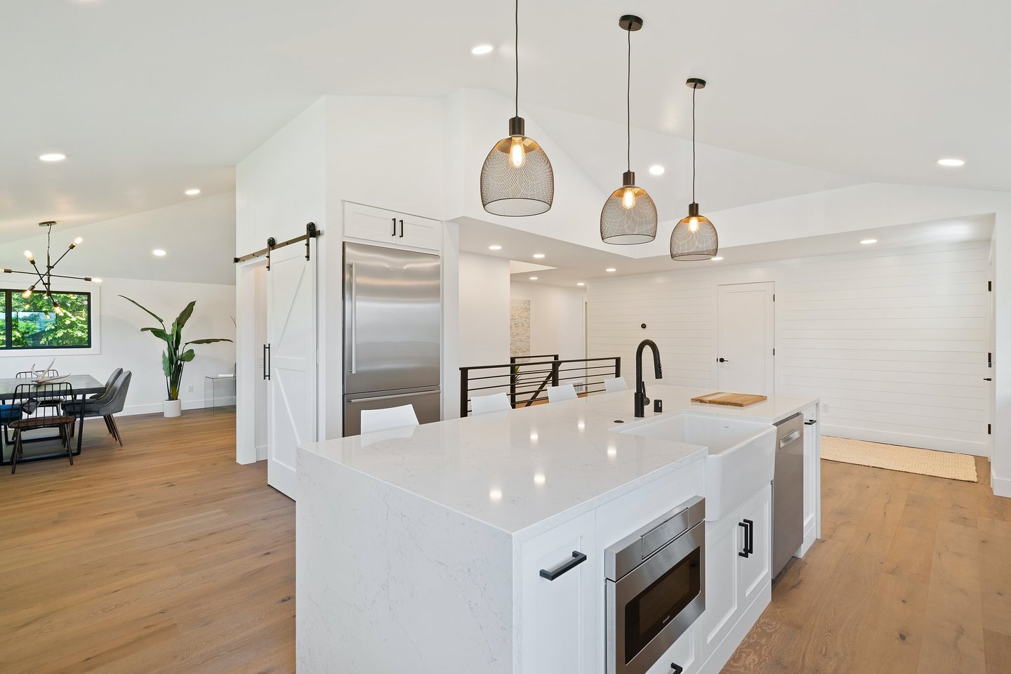 beautifully polishing and shinning white marble kitchen countertops