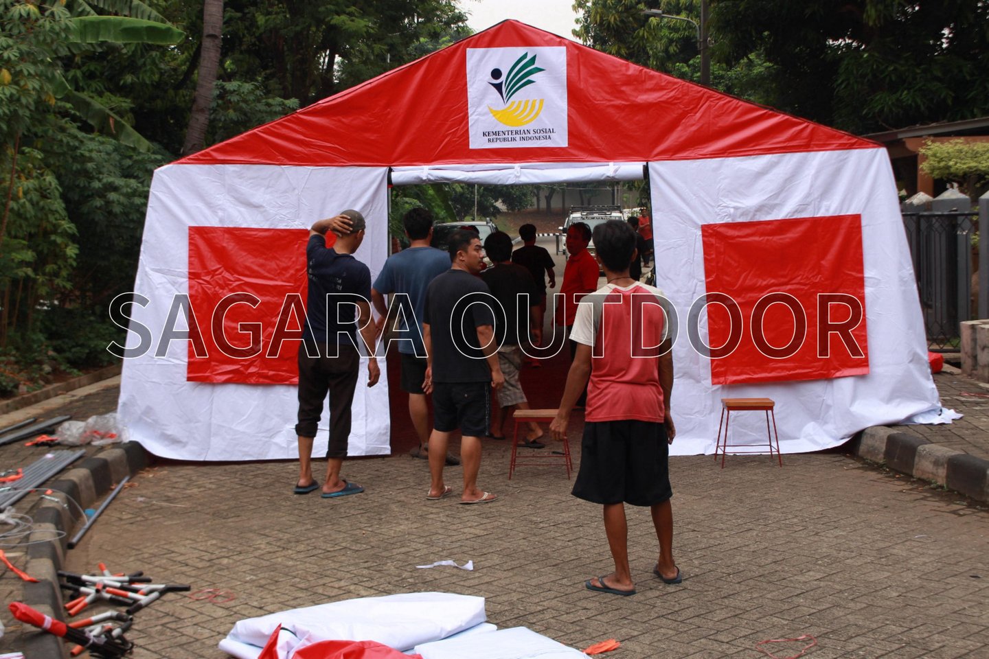 tenda serbaguna dari kemensos siap di gunakan untuk kegiatan sosial