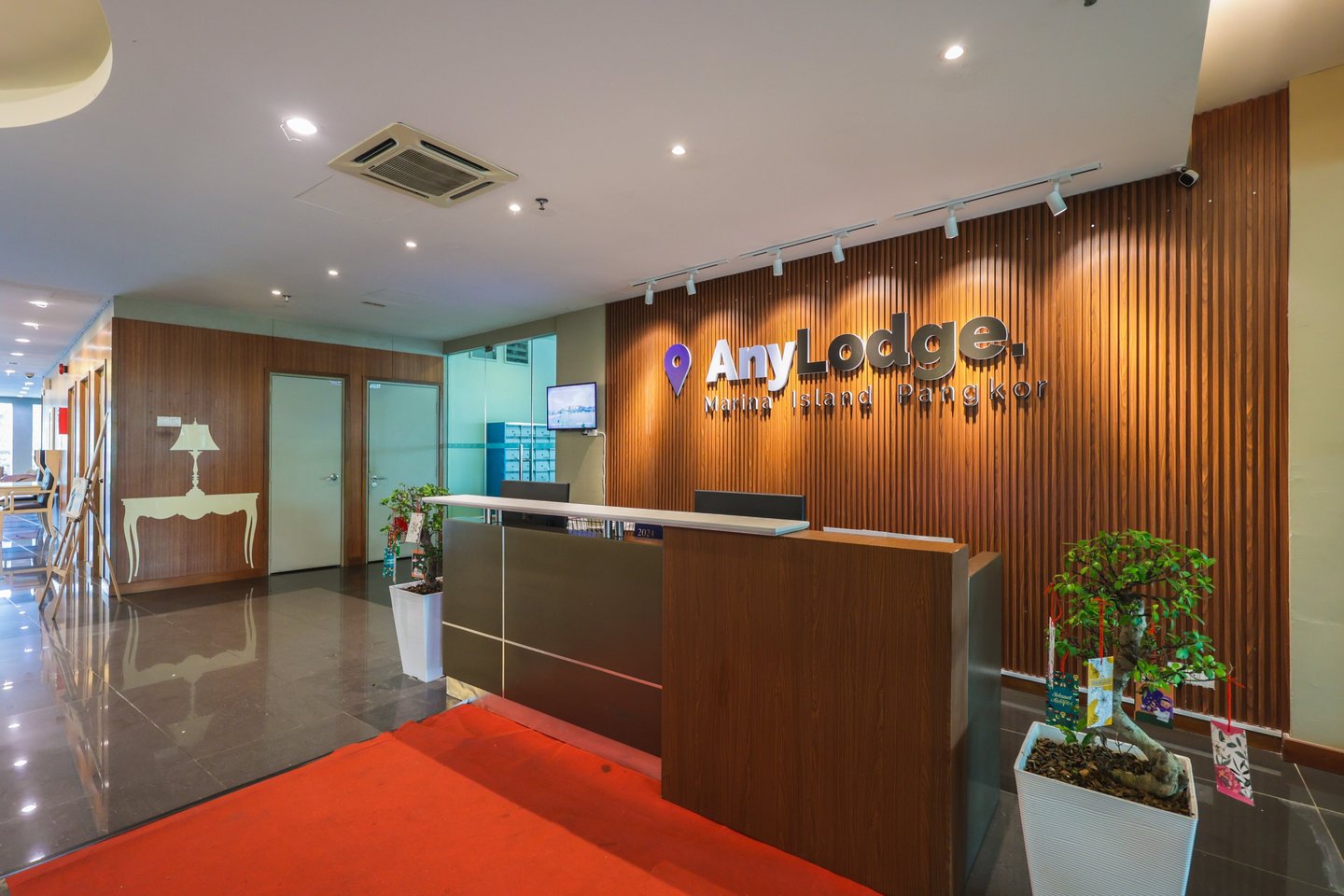 anylodge marina island reception