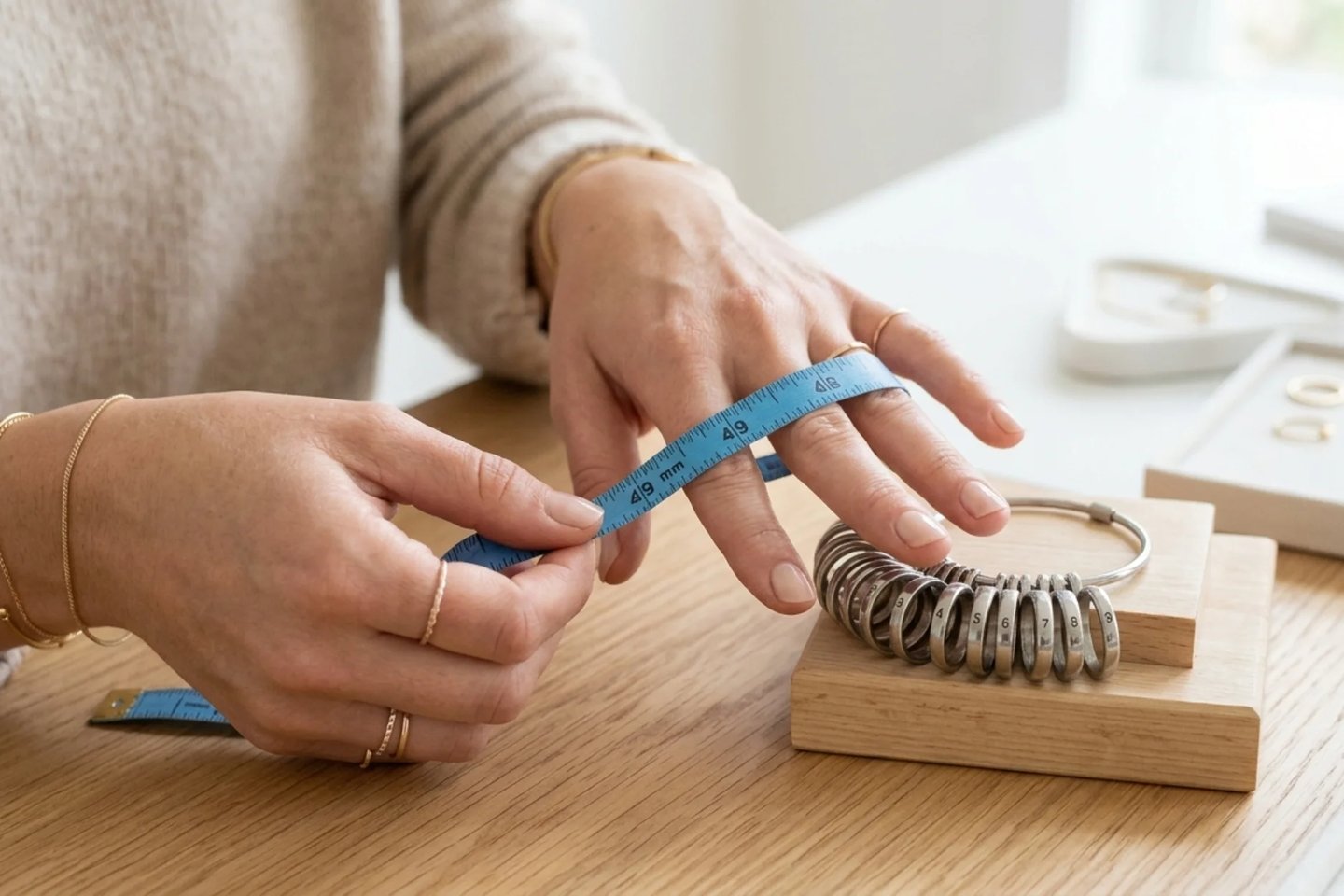 Measuring finger size for knuckle rings using jewelry ring sizing guide