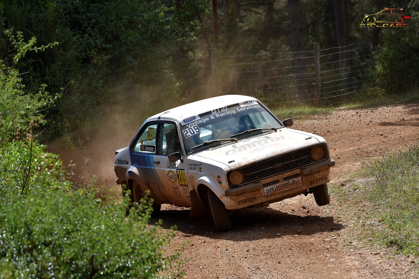 Ford Escort sur 2 roues lors du rallye terre de lozère