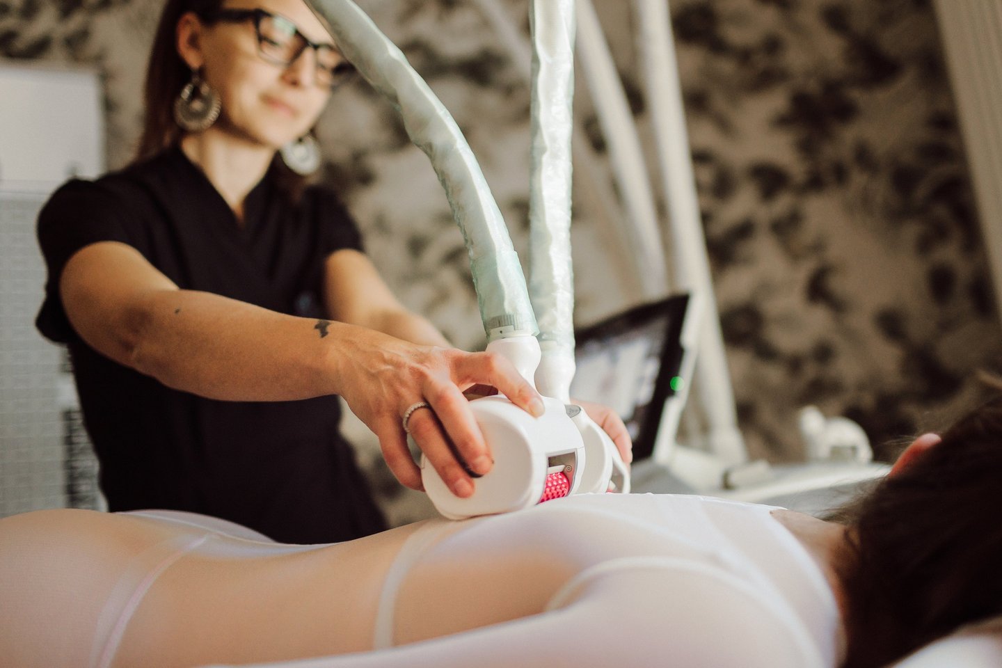 Tecnologia Icoone a microstimolazione per trattamento di rimodellamento e tonificazione viso e corpo