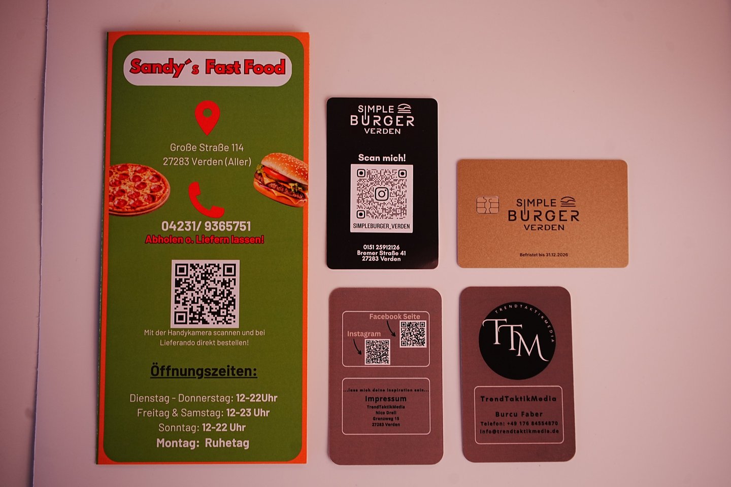 Design von Marketingmaterialien wie Flyer und Logos für Unternehmen