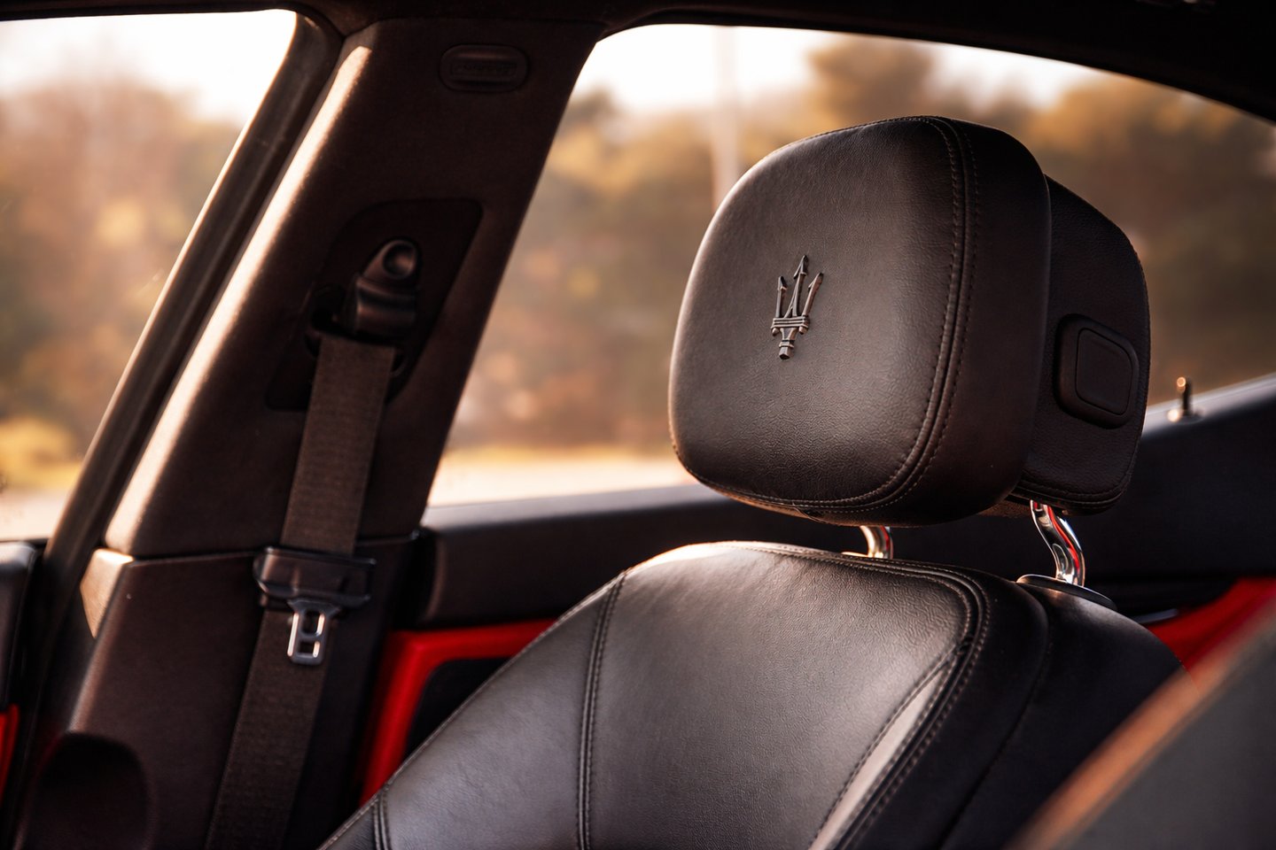 Noleggio Maserati Ghibli nera opaca con conducente Luxury Events Cars