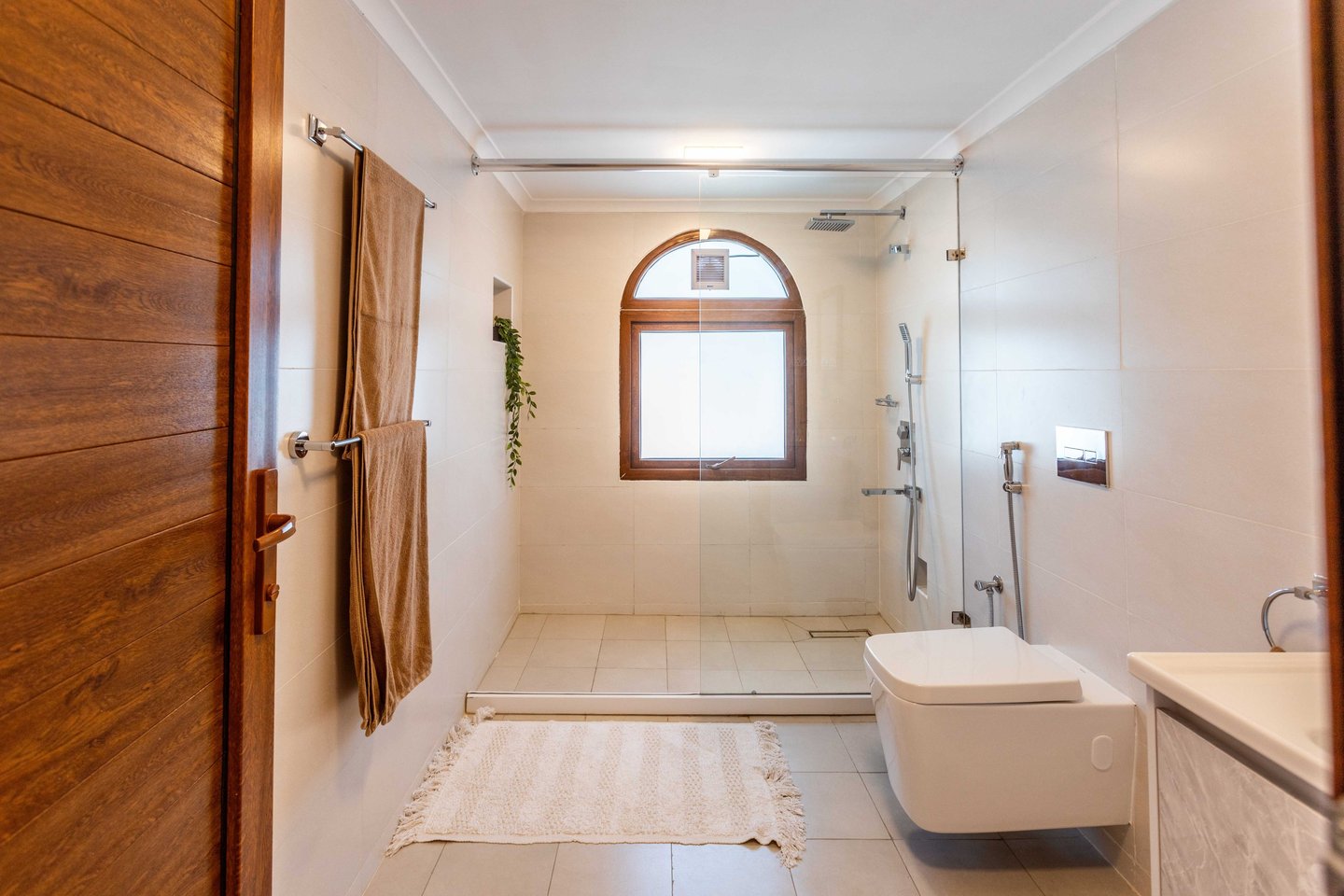 a bathroom with a toilet and a shower