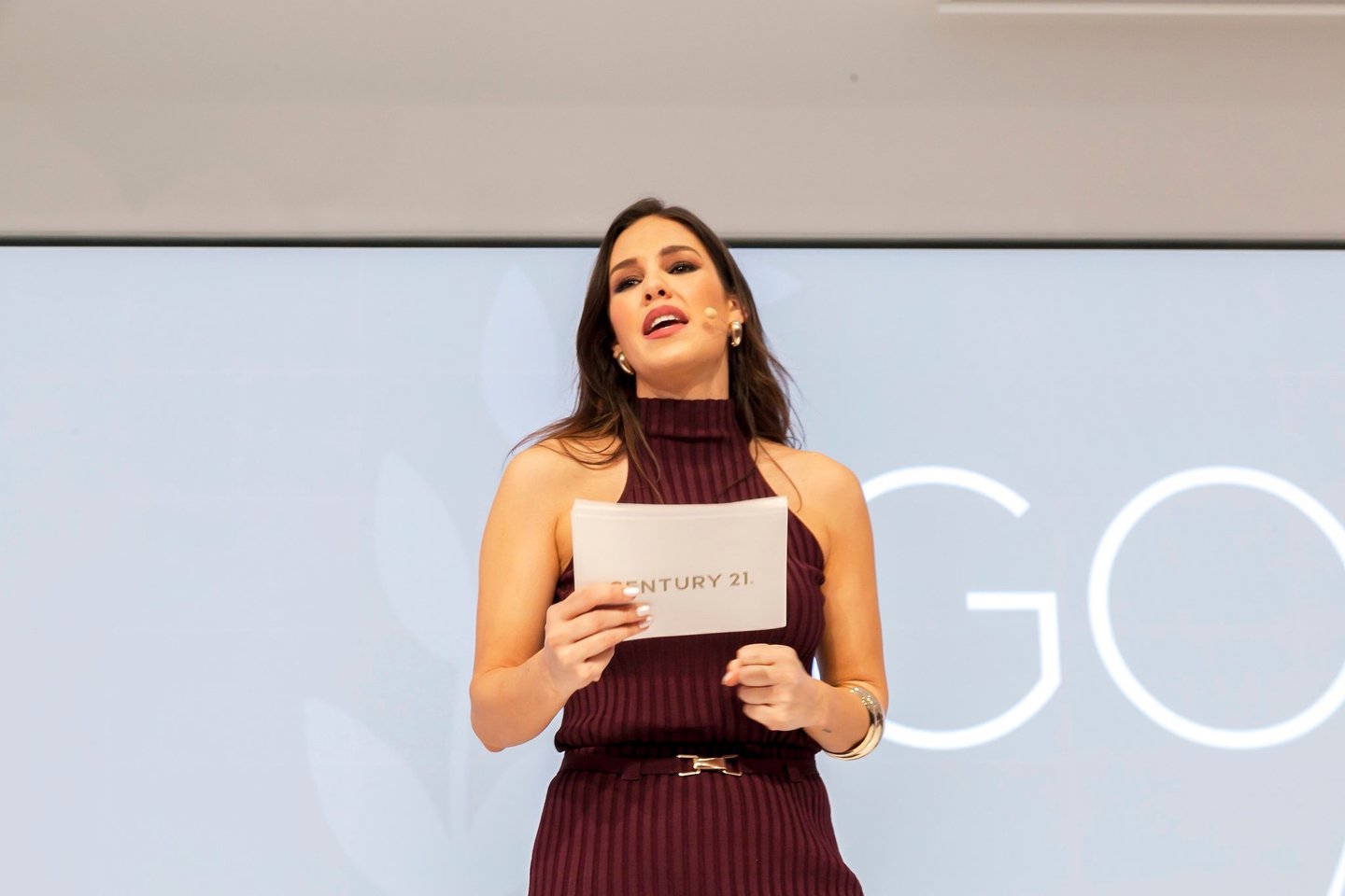 María Lázaro, comunicadora y presentadora en un evento