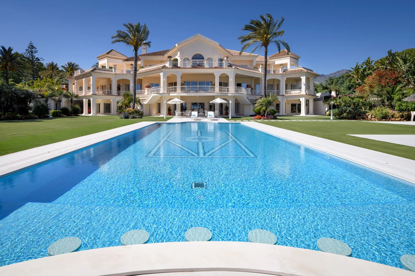 Luxury beachfront estate in Marbella