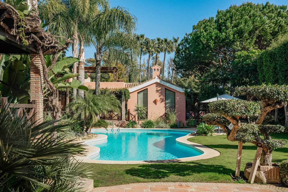 8 bedroom villa near Puente Romano in Marbella
