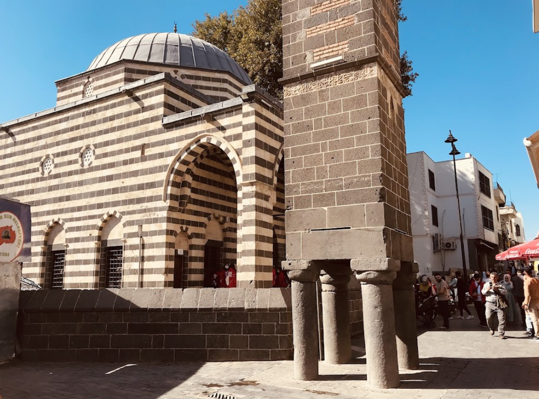 Dört Ayaklı Minare