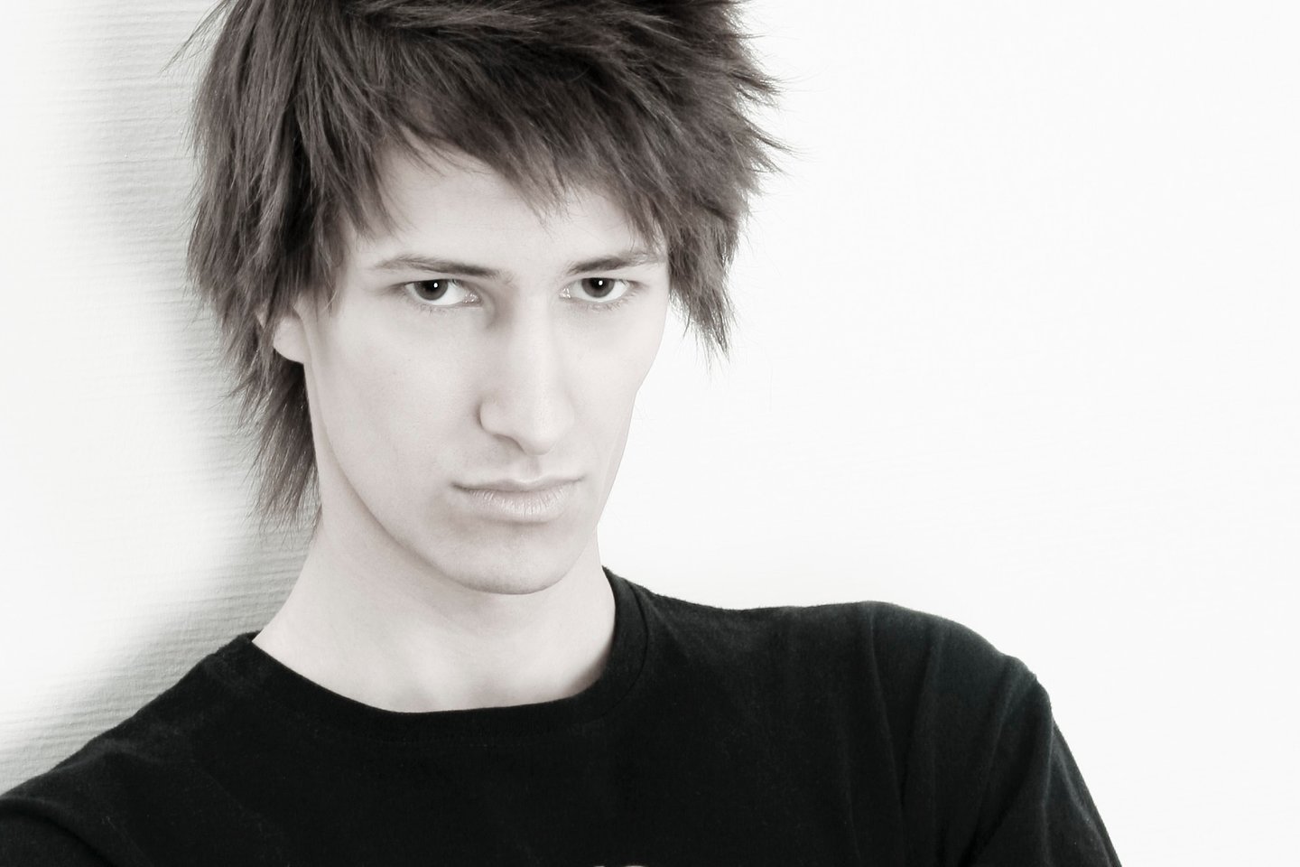 Portrait jeune homme, léger sépia