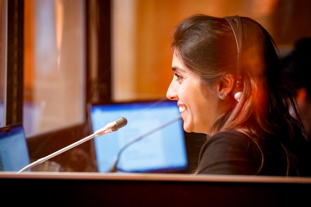 Simultaneous interpreting at a multilingual international conference