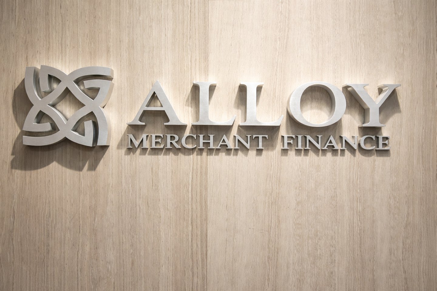 Letras 3D de aluminio Letras 3D aluminio plata Anuncios 3D para negocios