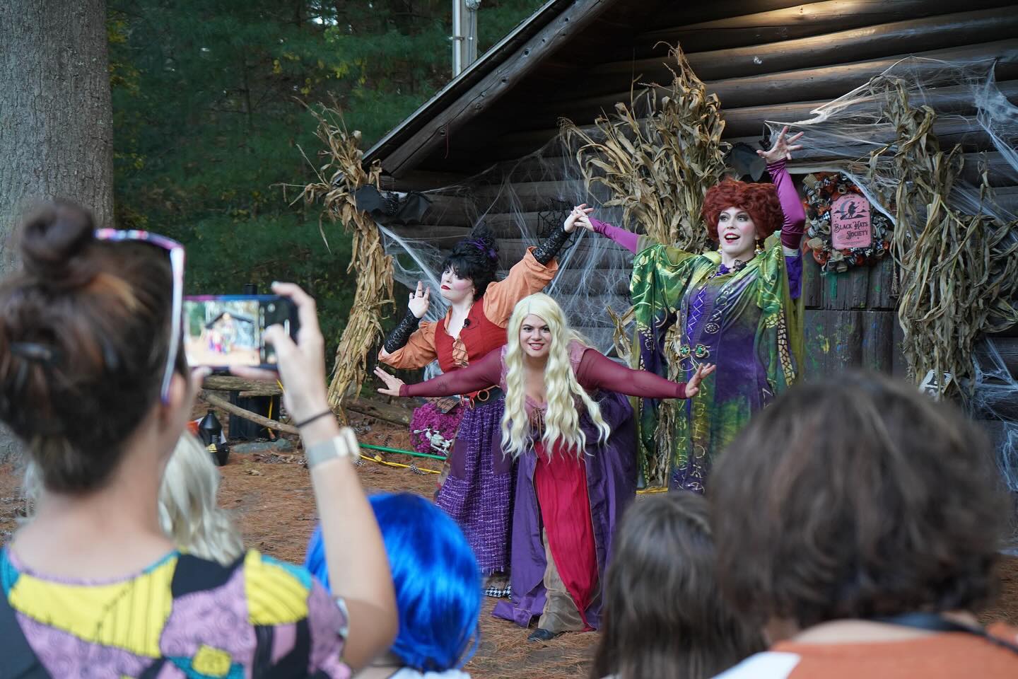 Sanderson Sisters pose for photos