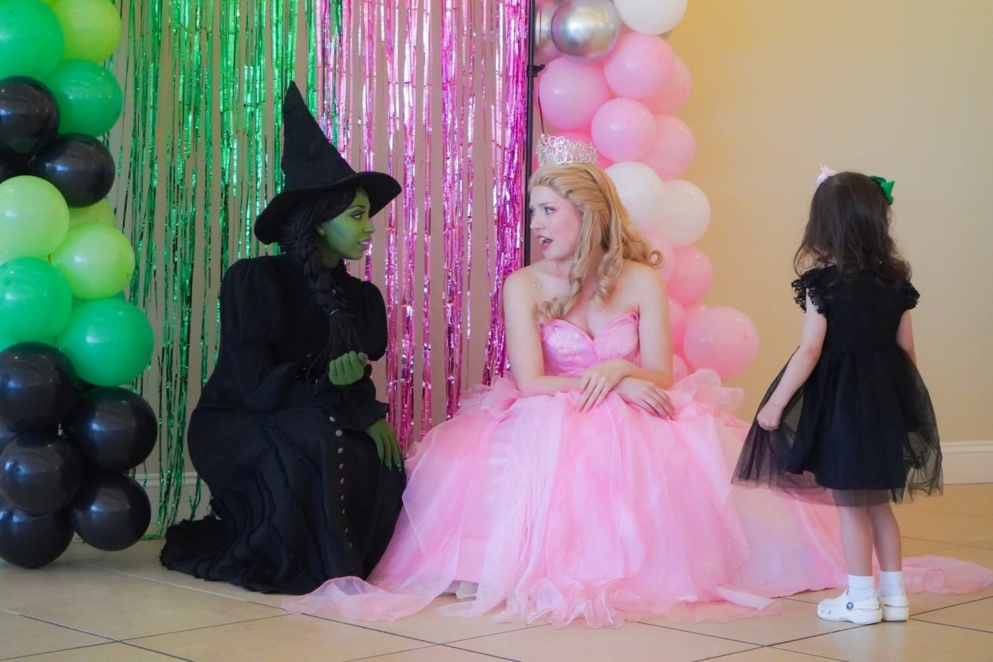 Elphaba and Glinda react to a kid's comment