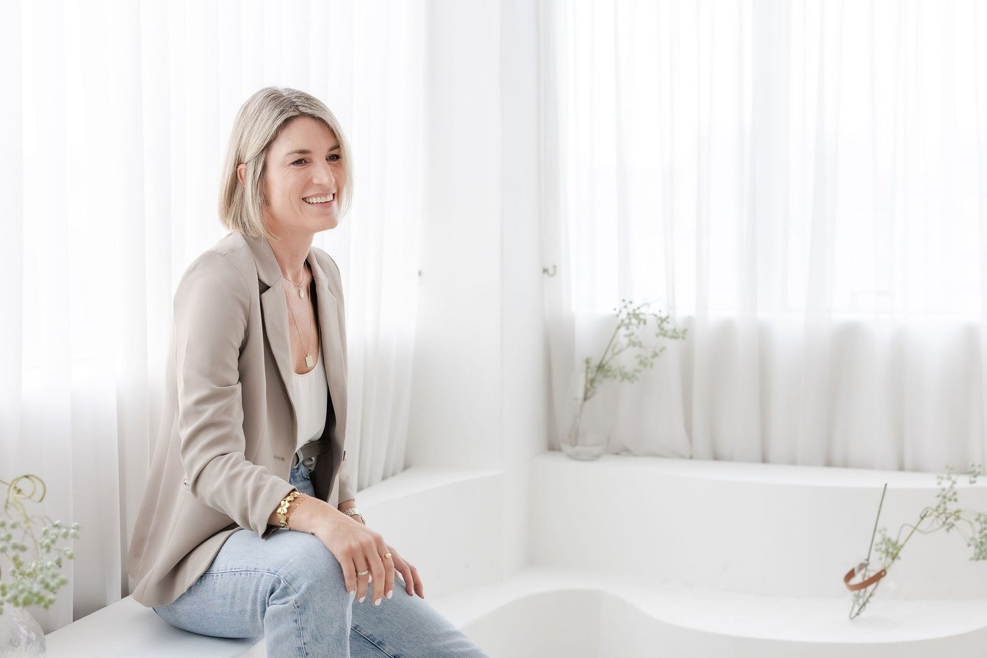 Yvonne, trauma-informed psychotherapist, gentle and approachable headshot