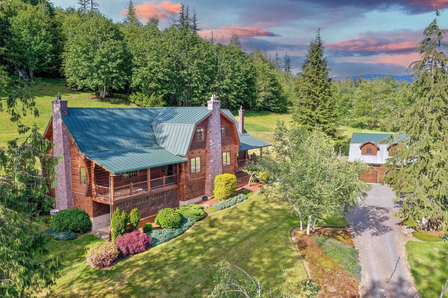 Real Estate Drone Photographer in Snohomish County takes aerial exterior photos for a better view.