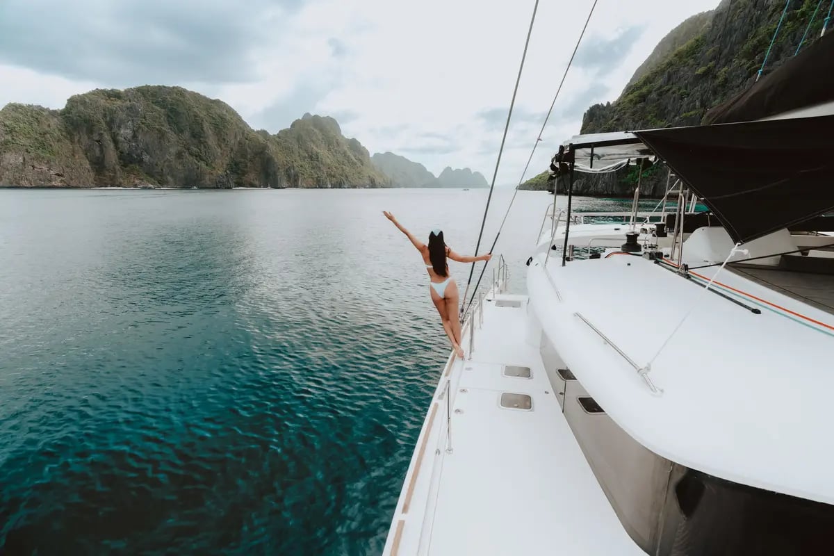 Private luxury yacht cruising through Bacuit Bay, El Nido.