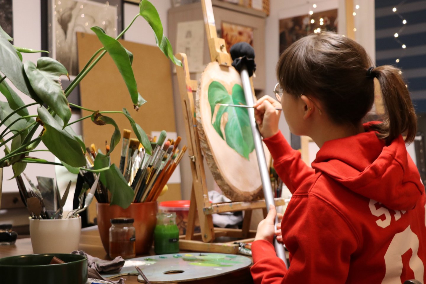 kursantka warsztatów w studio plastycznym Luka w Sztuce w Elblągu