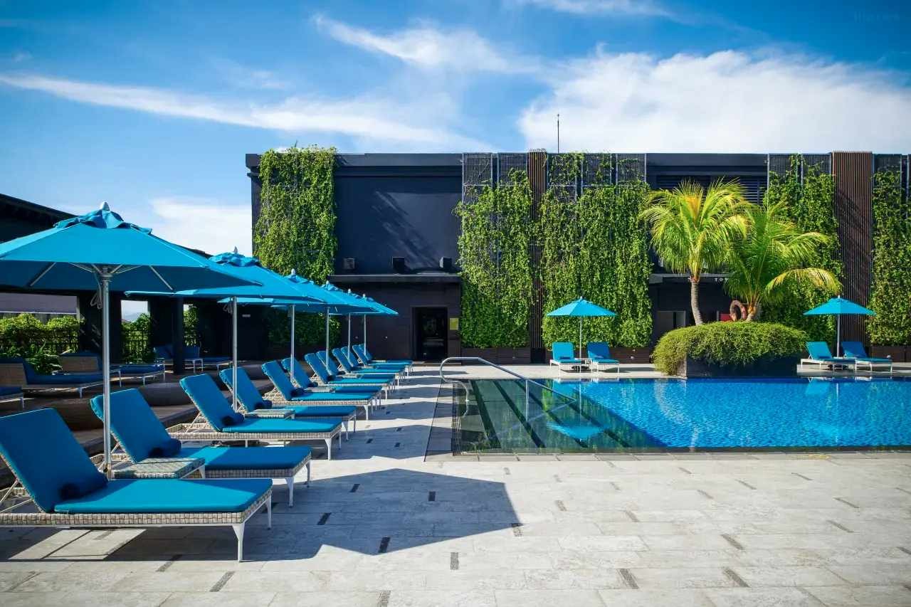 the rooftop pool at hilton hotel kota kinabalu