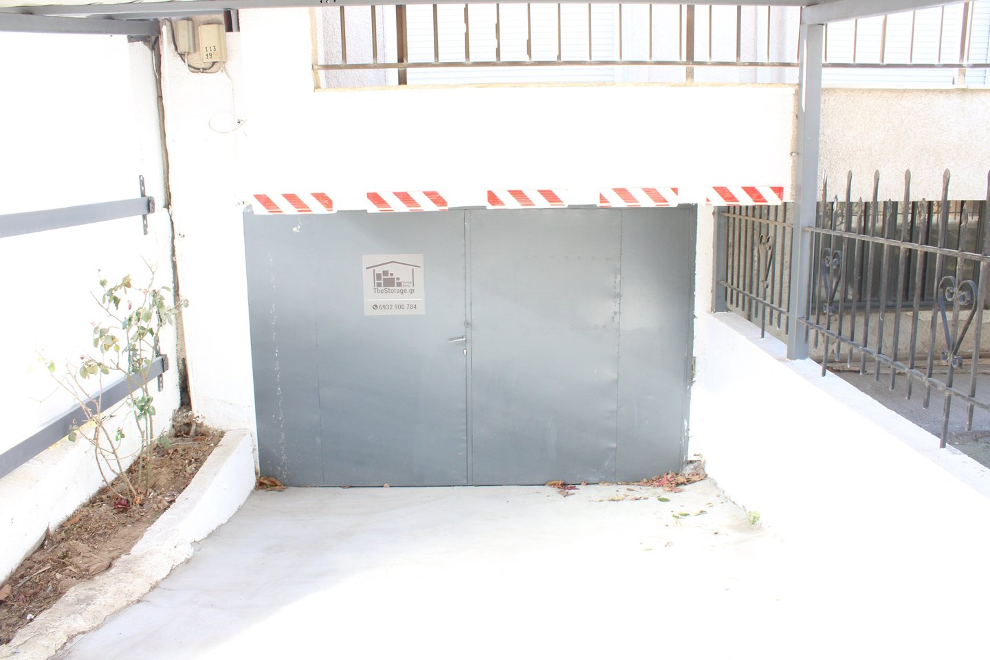 The central door of the sotrage unit