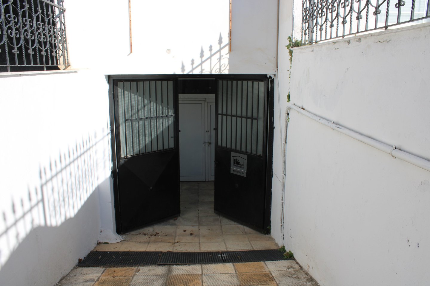 Central Storage Entrance Sokratous 8