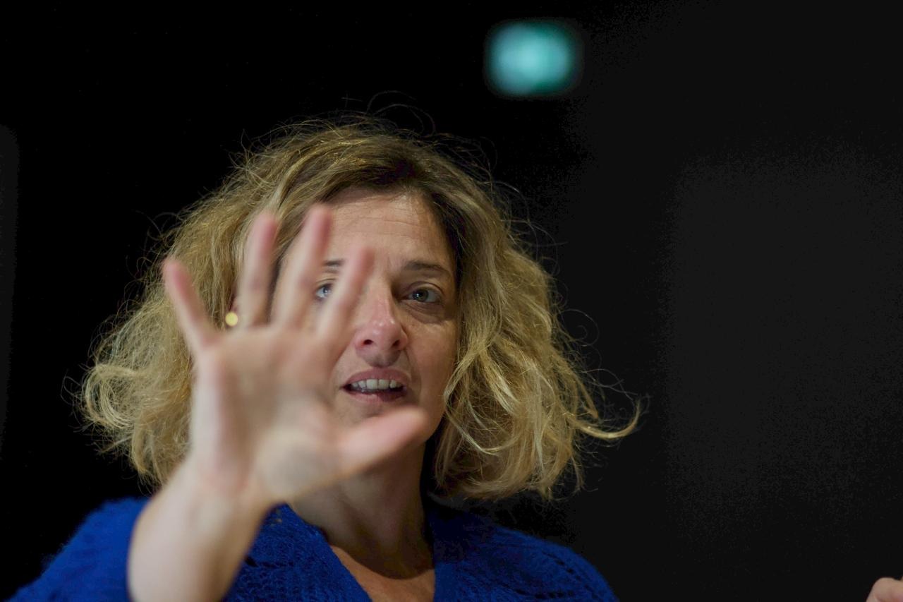 Spectacle - LES GESTES D'APRES - Coralie Emilion Languille - Crédit photo Honorine Productions - ARTEPHILE AVIGNON OFF 2026