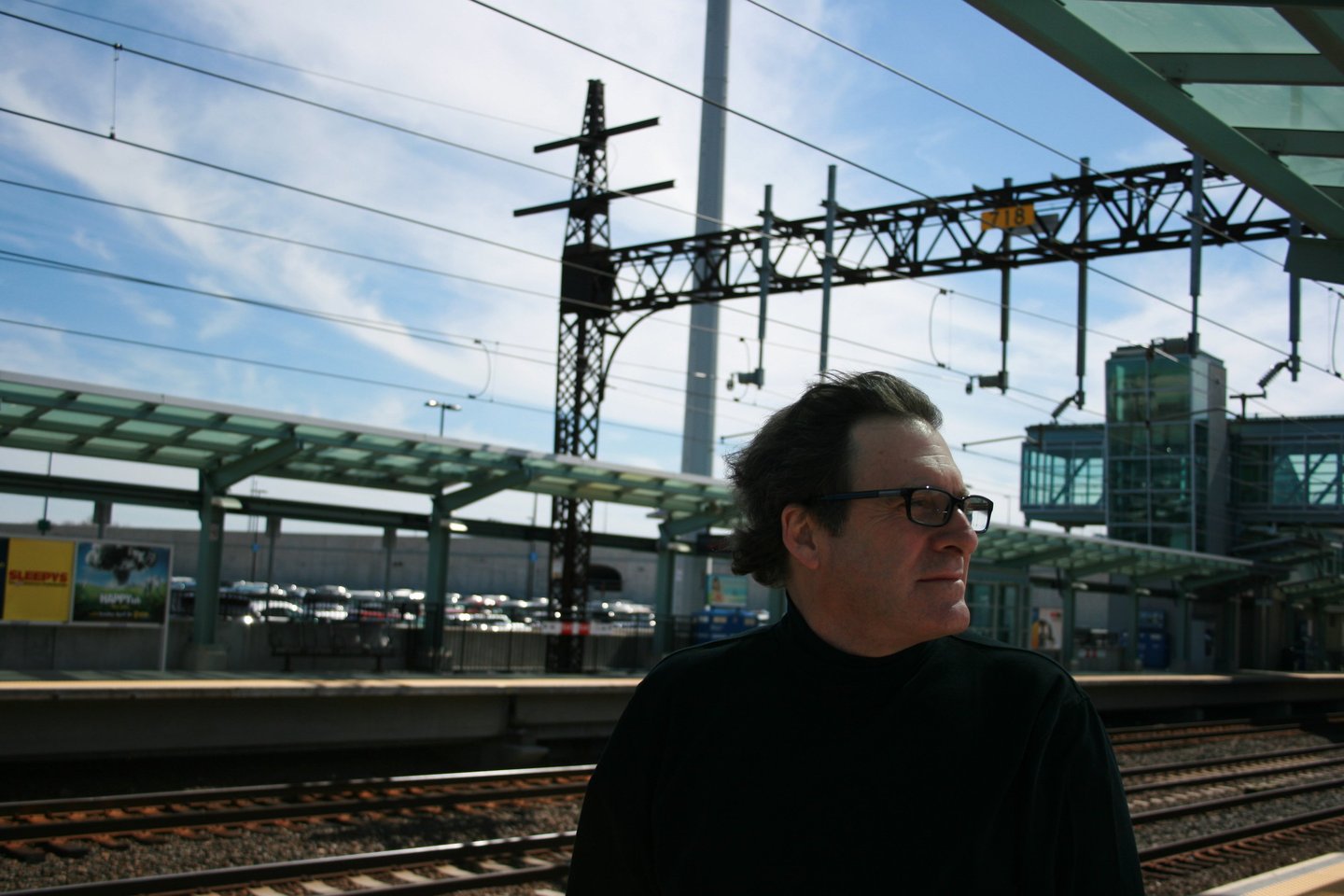 Photo of Robert Ellis, bestselling author known for his gripping crime novels, the Lena Gamble & Matt Jones thriller series.