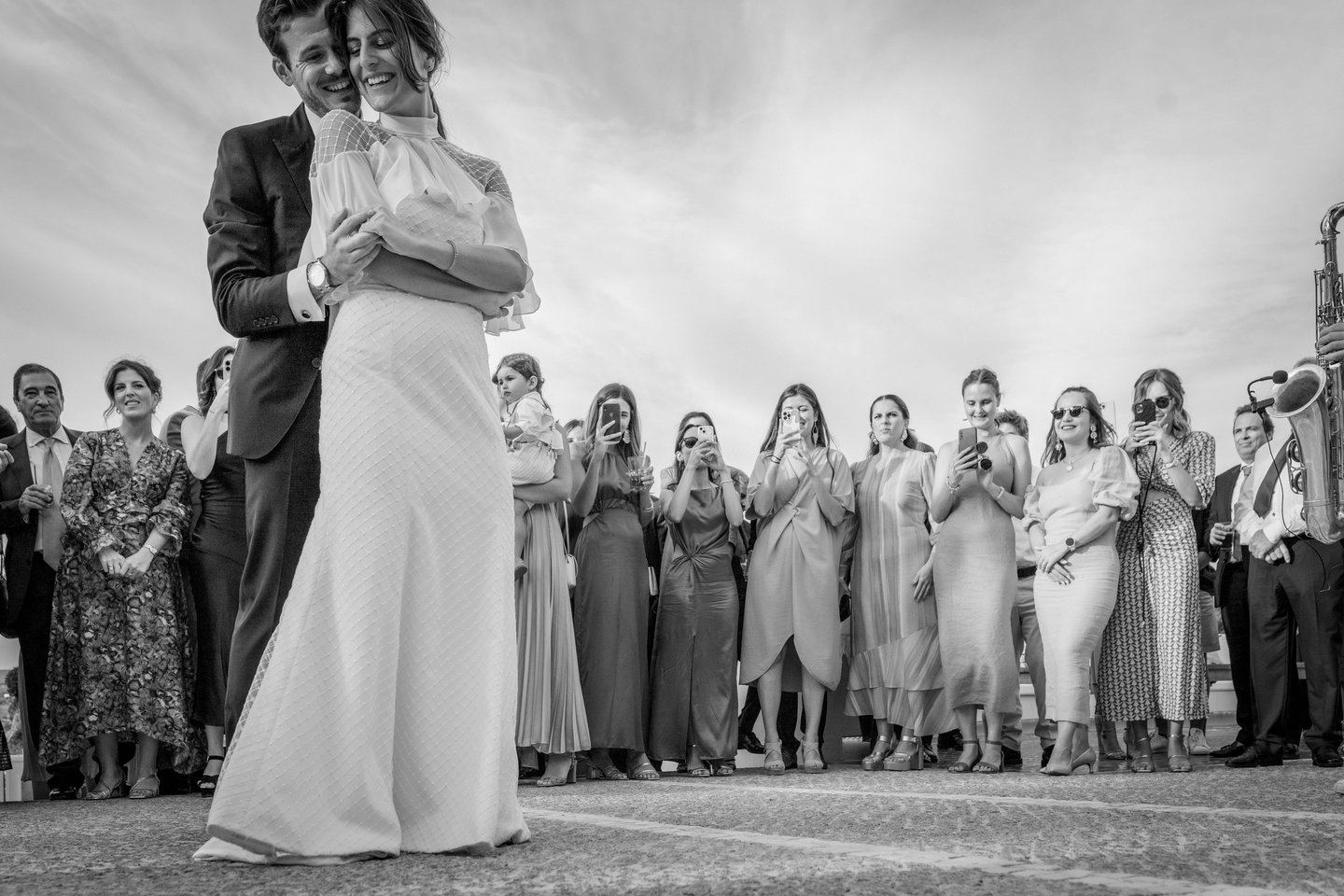 première dance d'un couple lors de leur mariage