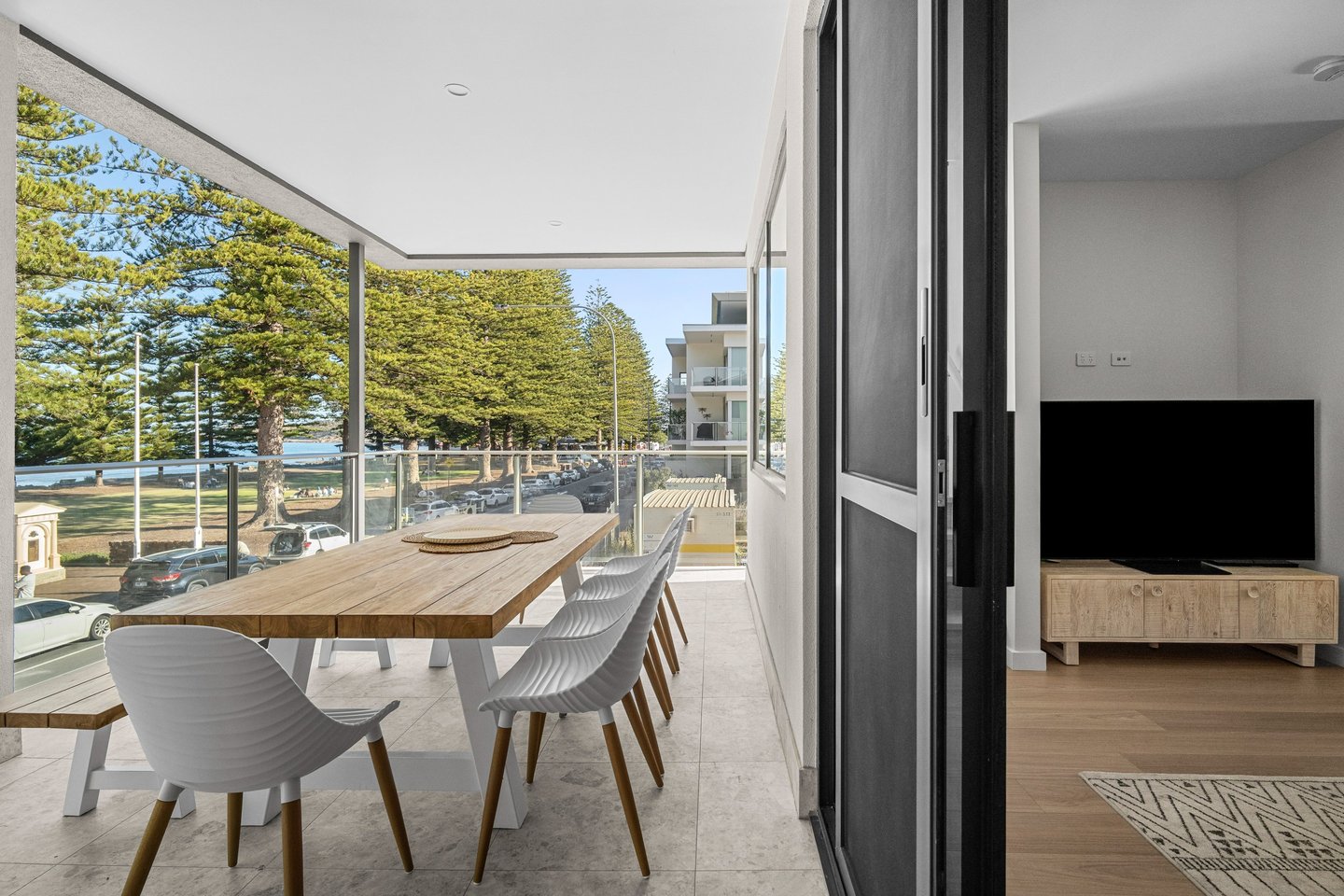 Luxurious 4 bedroom beachfront apartment in Victor Harbor