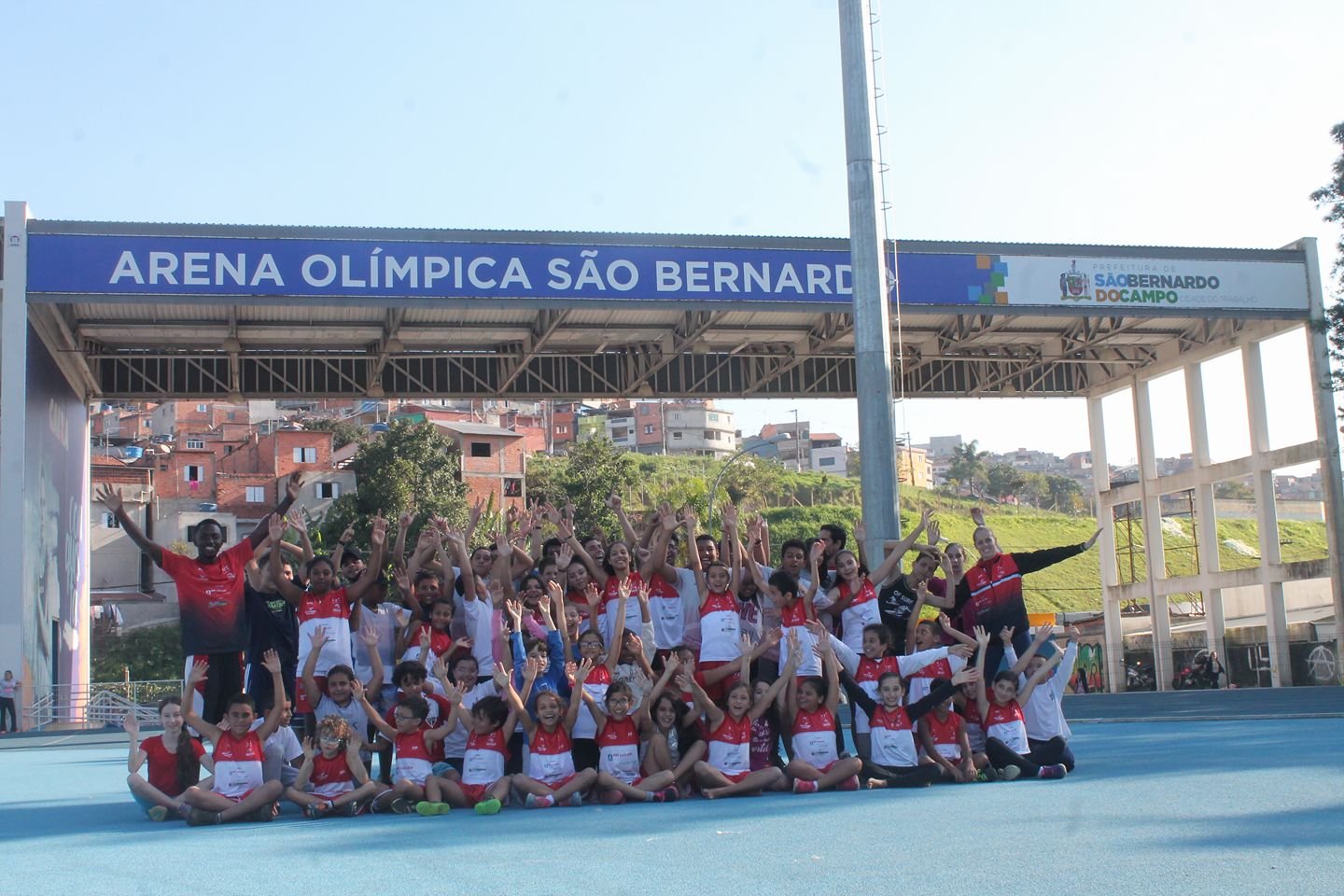 Grupo de crianças do projeto de atletismo de São Bernardo do Campo pela ASA São Bernardo
