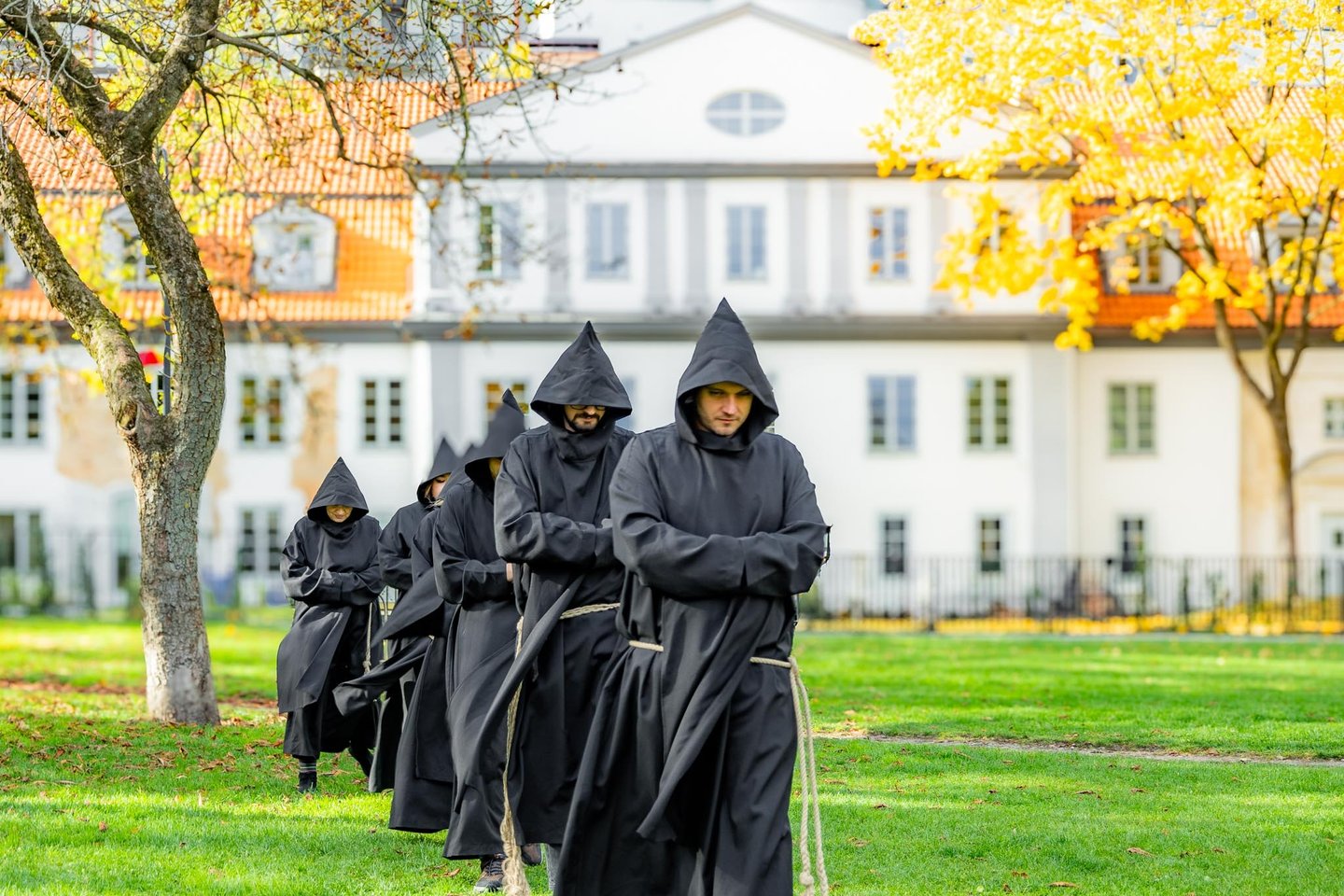 Vienuolių kostiumai