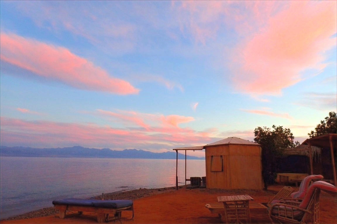 bedouin-star-ras-shetan sunset view over a bungalow and sea