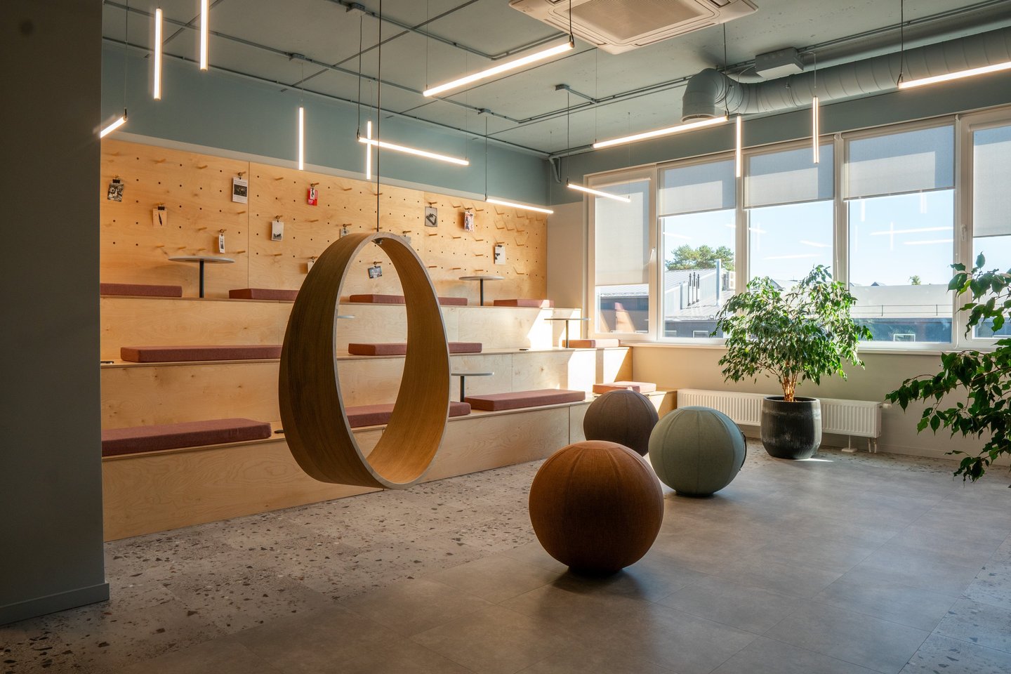 Bendros erdvės su Amtico vinilinėmis grindimis