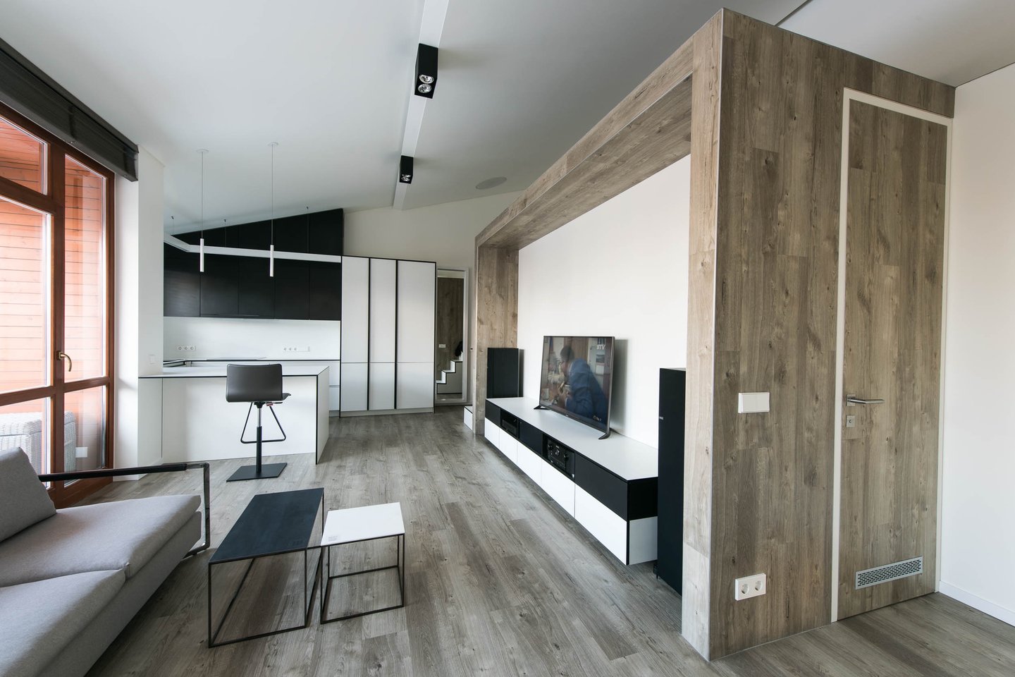 vinilo lenteles ant sienu