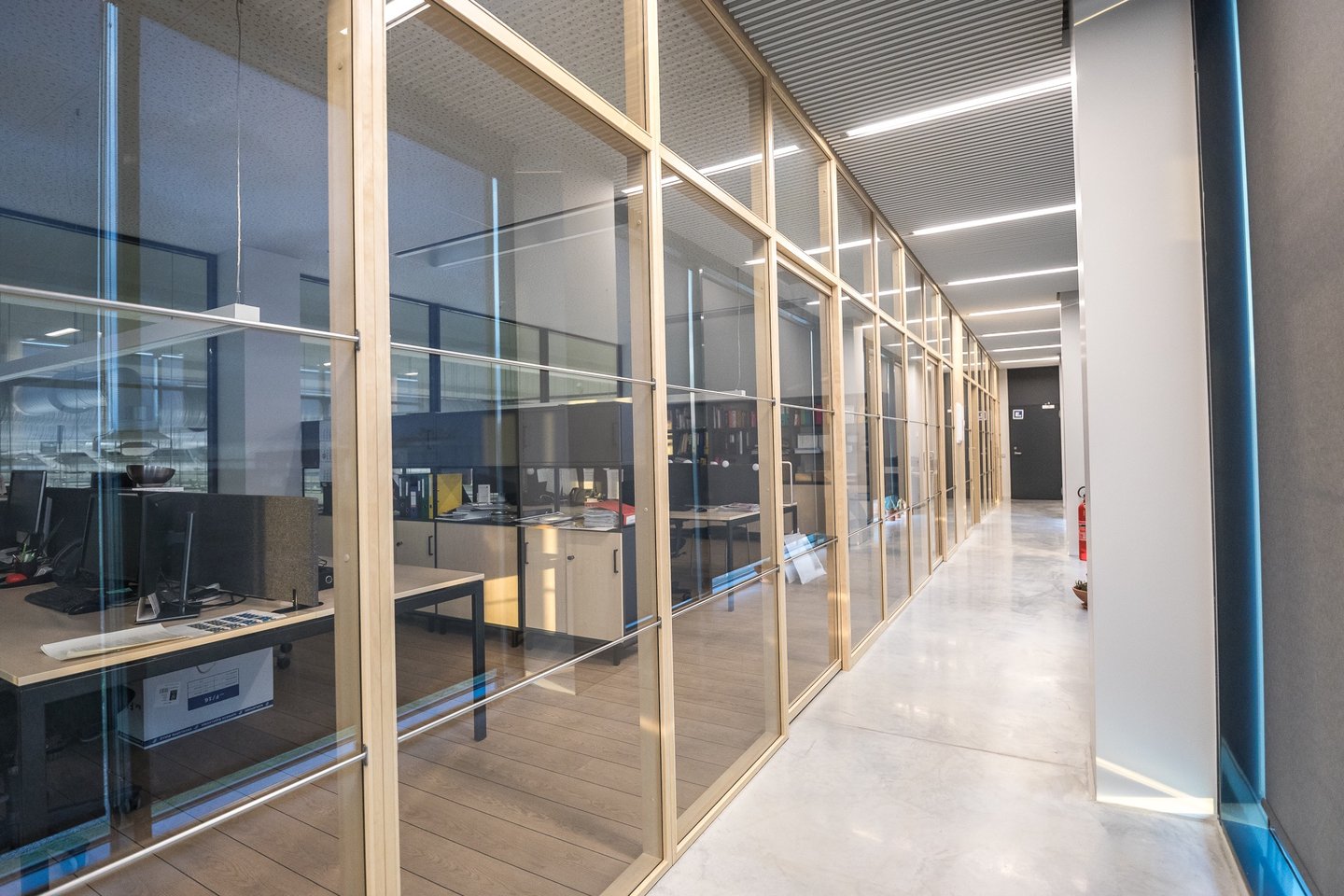 akustines pertvaros biurui