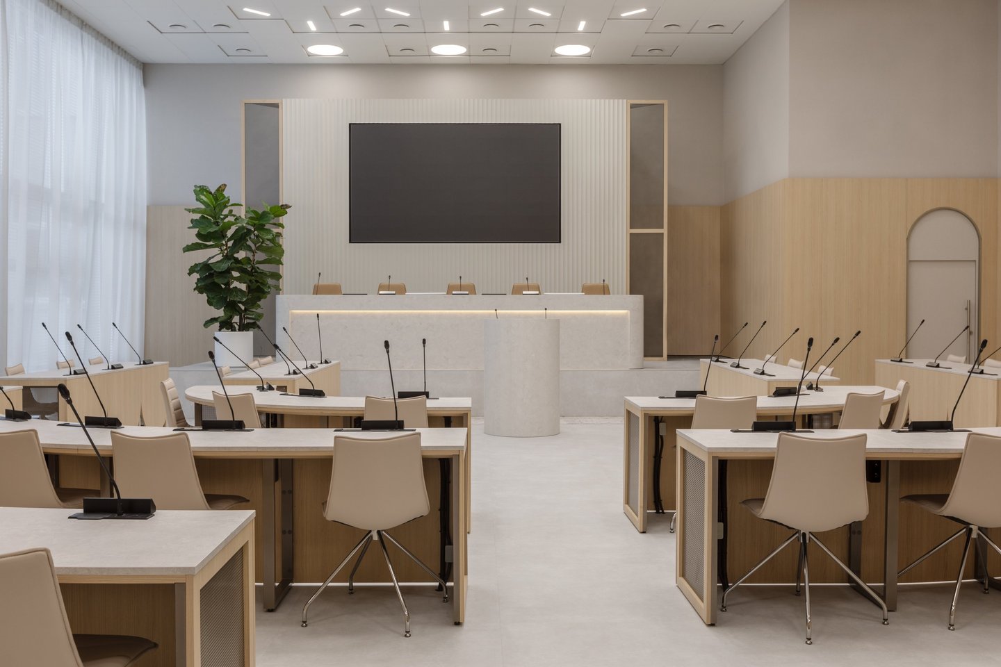 Posėdžių salė su Amtico Spacia vinilinėm grindim