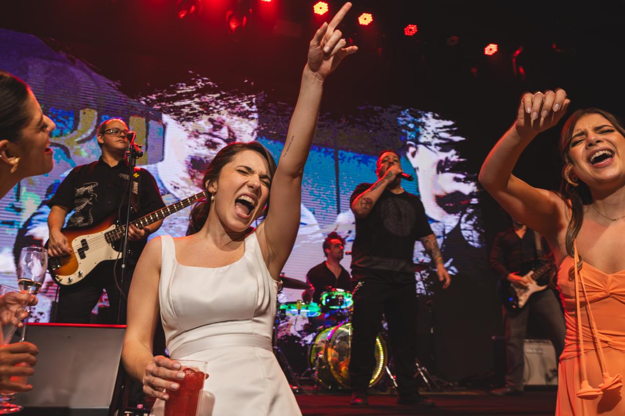 banda de casamento noiva dançando