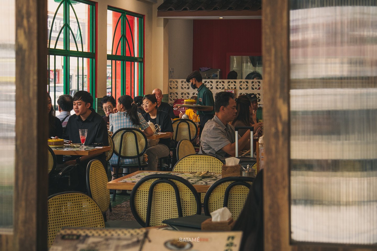 Crowds having breakfast in Si Fang Yuan Batam