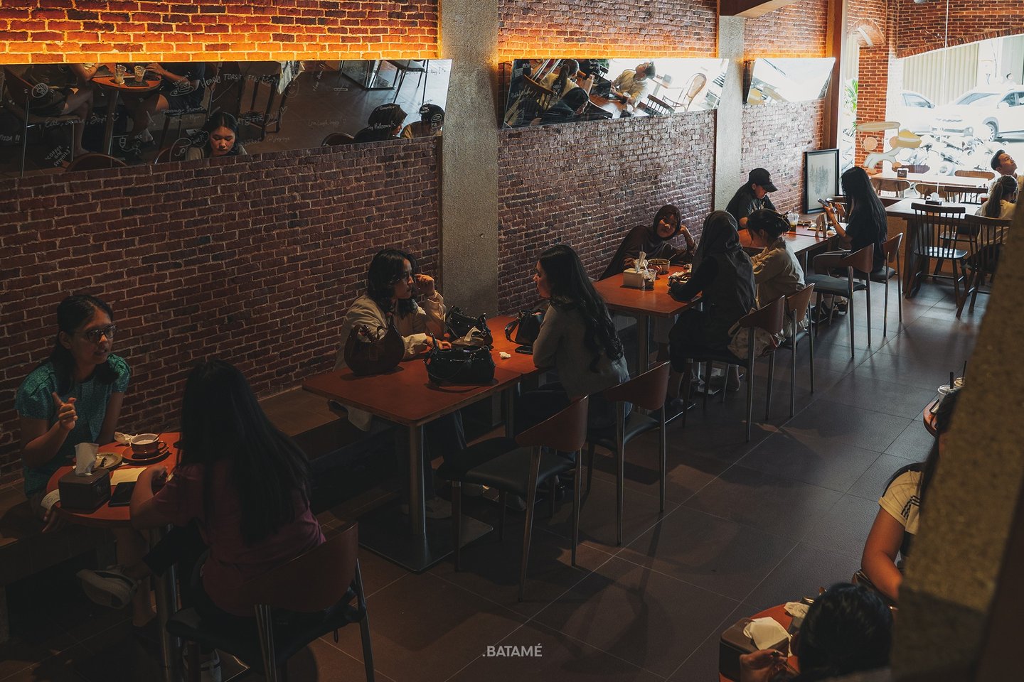 a crowds having lunch at Joyi Bakes Batam