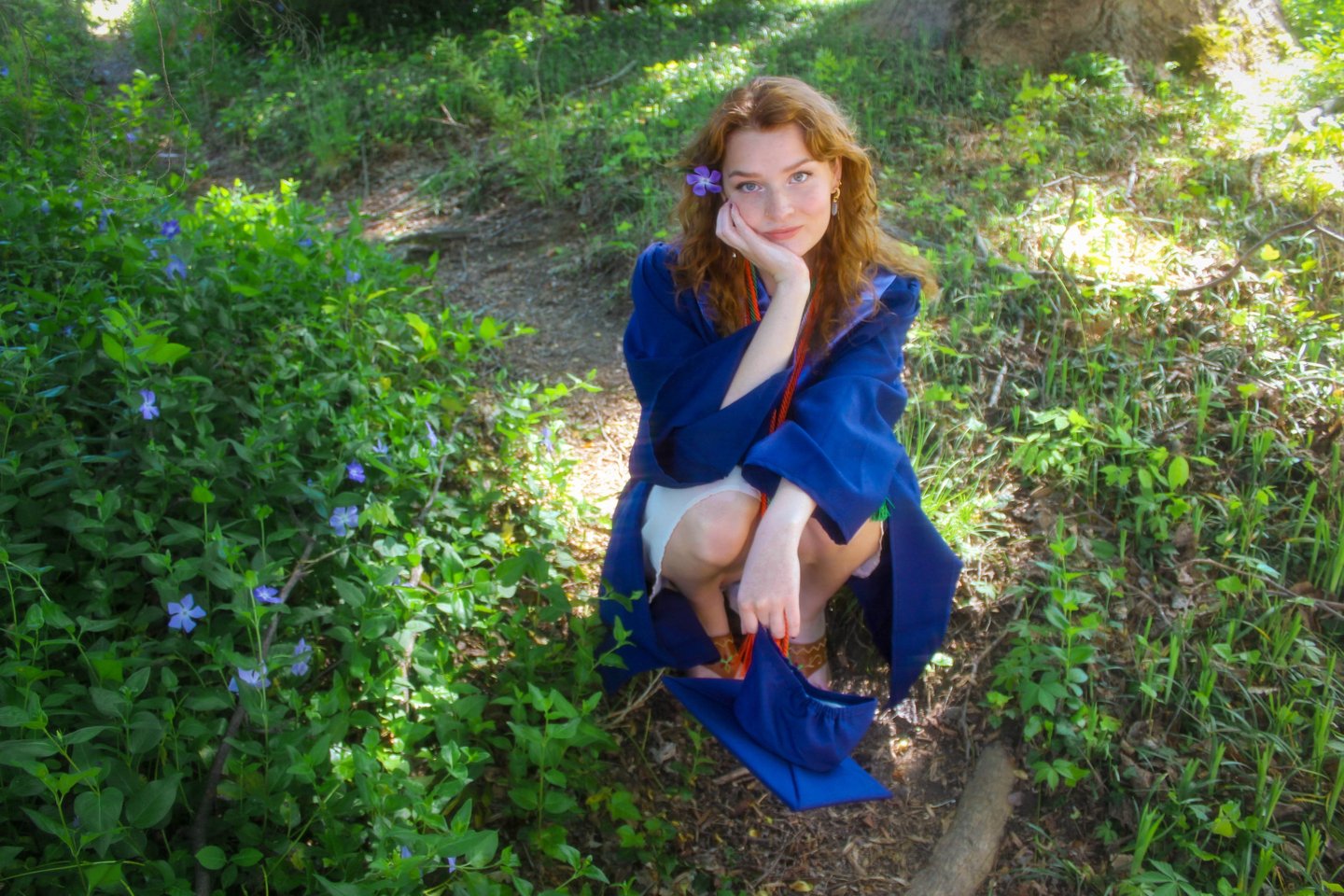 creative senior session for mary washington college graduate at maymont park, richmond va