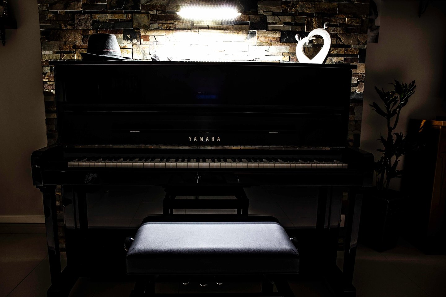 Yamaha P-121 upright piano